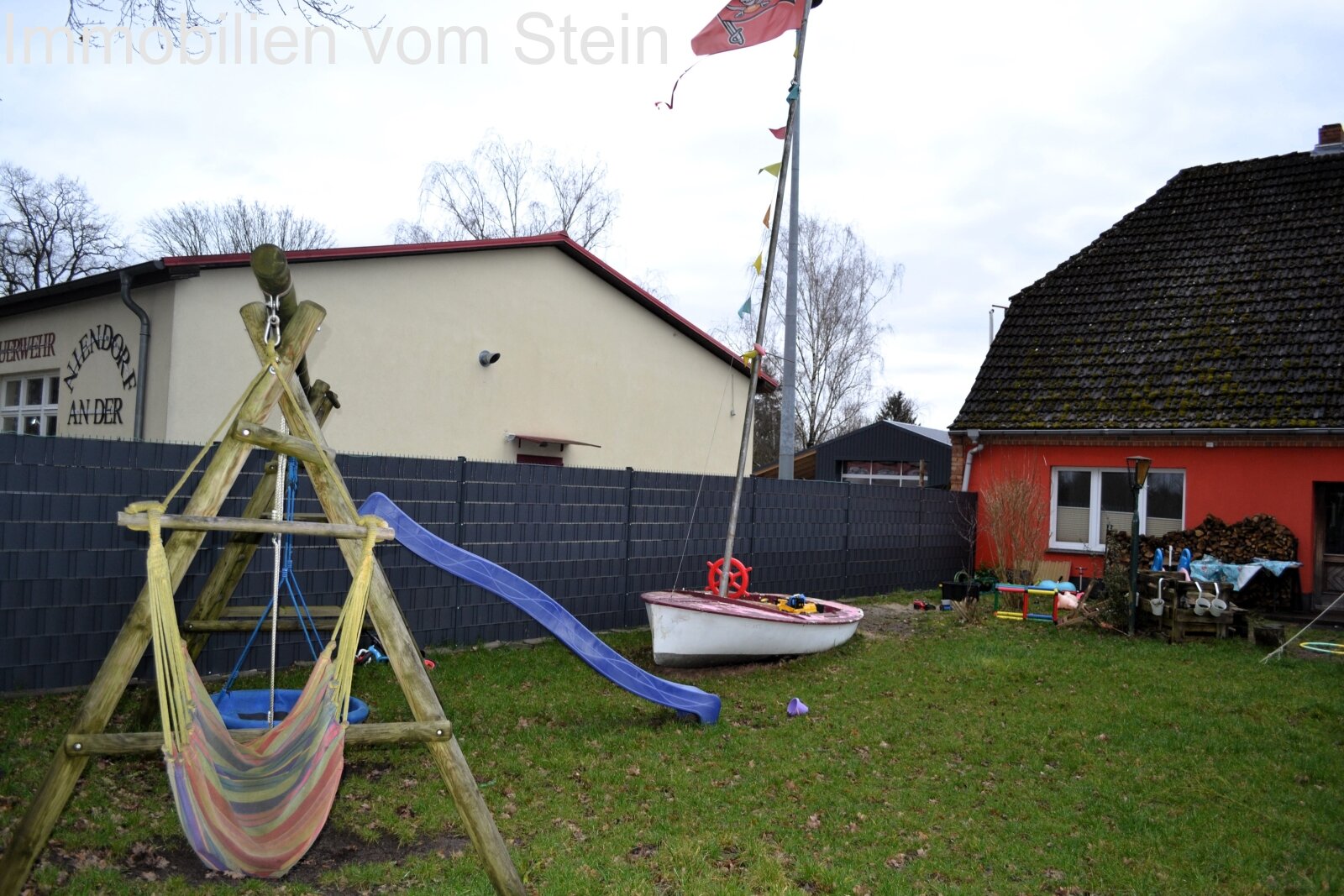 Grundfläche vor dem Haus